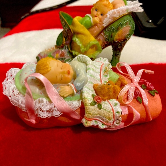 The Ashton-Drake Galleries figurines - Picture 5 of 5